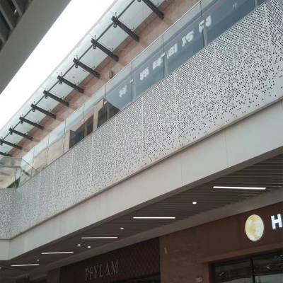 鋁板集成吊頂品牌-跟著鋁扣板批發(fā)廠家看看集成吊頂購買小秘訣