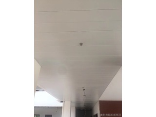 辦公室吊頂應該選擇鋁扣板還是鋁單板？