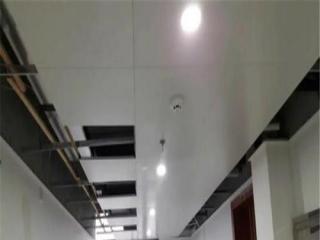 室內(nèi)吊鋁扣板-陽臺吊頂用桑拿板還是鋁扣板好呢